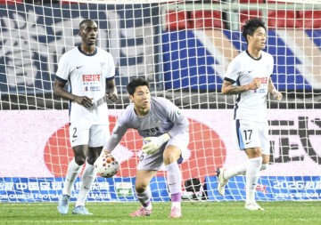 开云-2连败丢9球 中超主场最疯狂球队噩梦开局 47岁主帅哽咽：责任在我